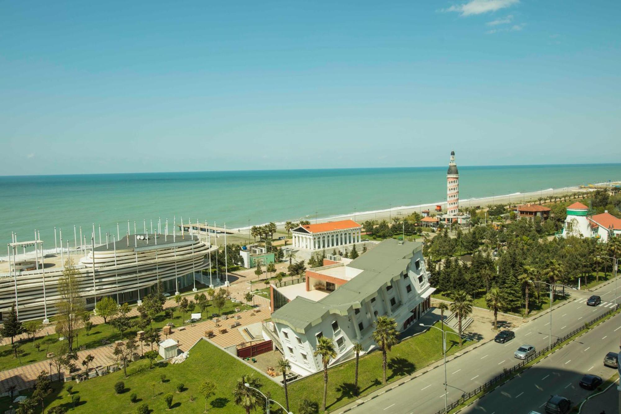 Panorama Sea Tower Aparthotel Batumi Exteriör bild