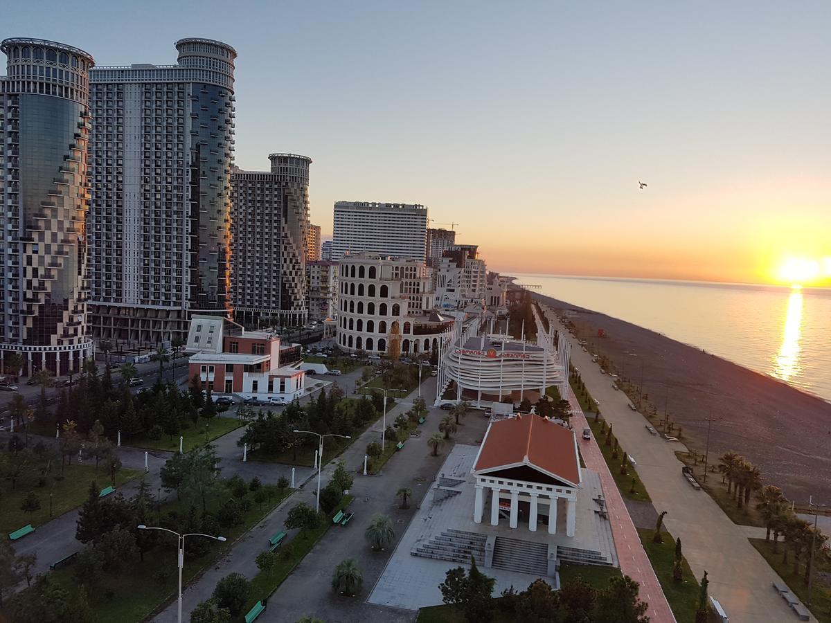 Panorama Sea Tower Aparthotel Batumi Exteriör bild