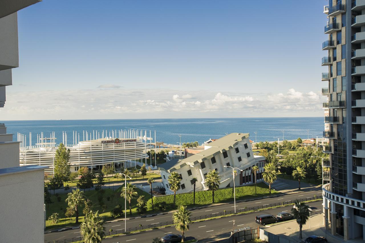 Panorama Sea Tower Aparthotel Batumi Exteriör bild